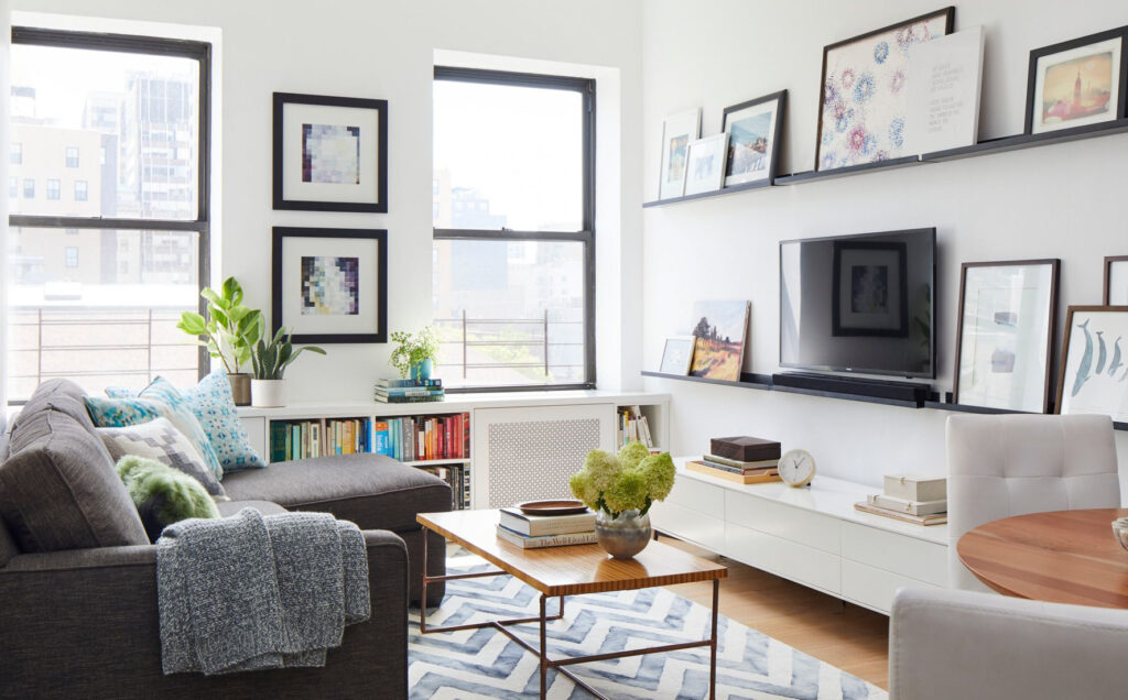 living-room-gallery-shelves-l-shaped-couch-ELeyNpyyqpZ8hosOG3EG1X-b5a39646574544e8a75f2961332cd89a-fotor-20240710164644